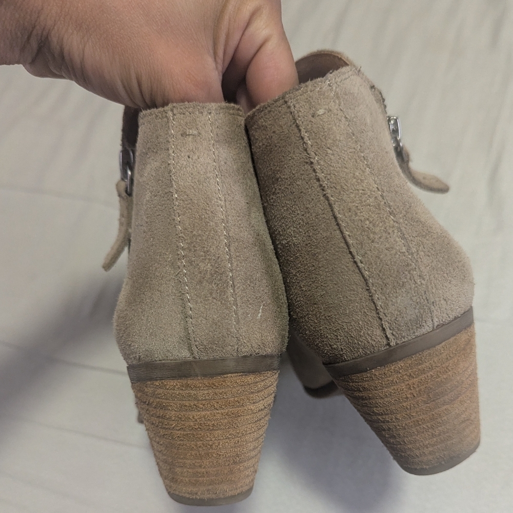 Frye Suede Western Ankle Boots • Tan Cowgirl Booties • Vintage Western Aesthetic - Picture 4 of 6